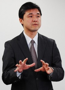 縦写真・ラサール中島康雄ＣＥＯ