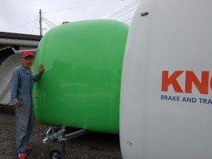 「欧米に負けないよう日本のトレーラー文化を盛り上げていきたい」と語る徳田社長