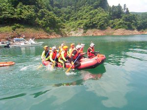 宮ヶ瀬湖で実施した救助訓練
