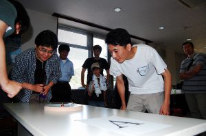 白熱した戦いが繰り広げられたコマ対戦＝海老名市内