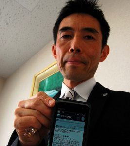 夫婦でのメルマガ登録を呼びかける蛯谷社長