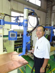 高速溶接技術を説明する甲斐社長