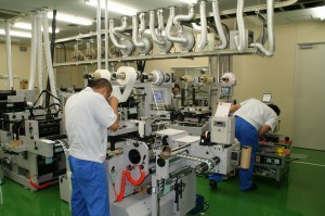 多品種少量印刷を行う笠原特殊印刷の工場