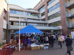 多くの来場者でにぎわう「光明祭」