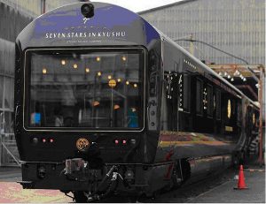 超大型ガラスを採用した「ななつ星」（ＪＲ九州提供）