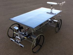 公開デモに参加する明治大学の放射観測ロボット