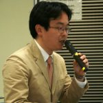 探査車を紹介する大槻教授