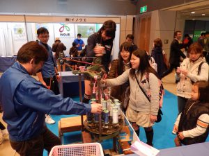 イノウエの「くみひも」製作体験コーナー