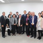 加山市長と会談したロータリークラブメンバーたち