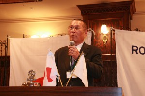抱負を述べる古橋会長予定者
