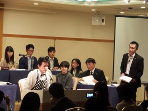 約140人が観覧した裁判劇＝南区相模大野