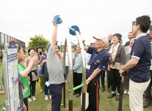 大和ゆとりの森で開かれた「健康遊具」体験会(同市福田)
