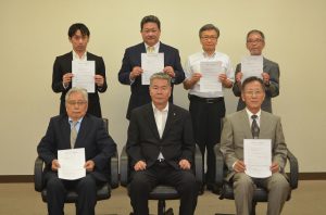 小星副市長を囲む代表者６人