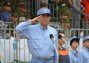 参加者を激励する安倍首相