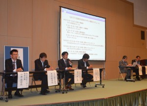 介護ロボットについて意見を交わすパネリスト