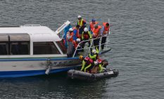 宮ヶ瀬湖で実施された水難訓練