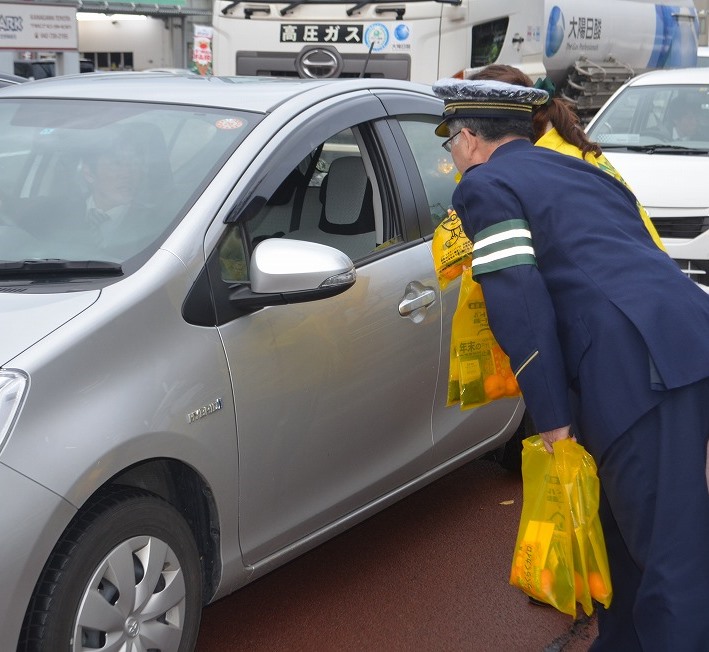 相模原警察署、年末年始控え 交通安全啓発 Sokei Daily Paper 相模経済新聞社