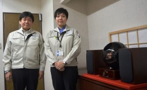 海外展開を視野に入れる渡邊社長（左）