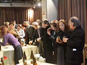 交流会に参加した市内の文化人ら