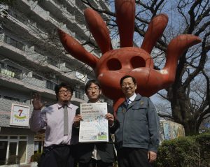 市内商店の活性化を目指す梶山さん(左)