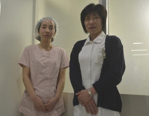 相談役を務める渡辺看護部長(右)