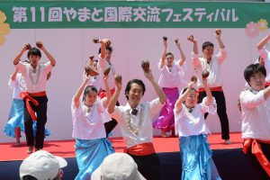 拍手喝さいだったステージのダンスショー