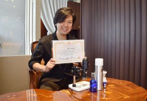 「新発毛システム」を勧める宮崎店長