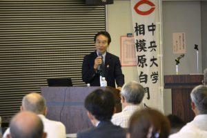 講壇に立つ中條教授