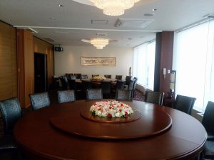 直径２・８メートルの自動開店円卓