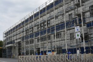 建設工事が進められている新工場＝厚木市上依知