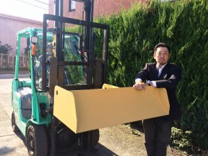 雪かき用アタッチメントと横江社長