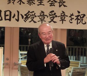 旭日小綬章の気持ちを話す鈴木会長
