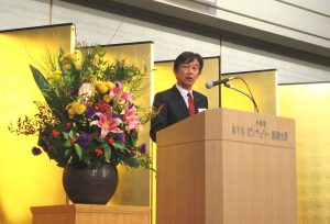 あいさつする杉岡会頭＝ホテルセンチュリー相模大野