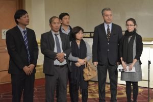 視察に訪れたベトナム（左側4人）とトルコの関係者