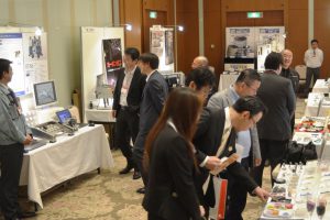 ４２社がブースを出した交流会