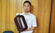 プラスチック製ビール樽を開発した山崎社長