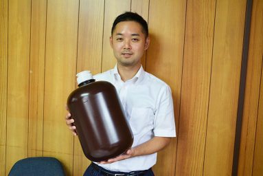 プラスチック製ビール樽を開発した山崎社長