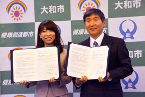 協定書を交わした中野社長と大木市長