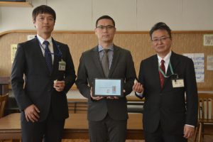 左から相模原市、ＮＴＴドコモ、アイフォーコムの関係者