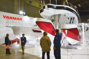 異形の船体が目を引いたヤンマーブース