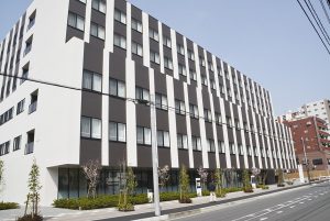 県道横浜厚木線沿いに完成した新病院