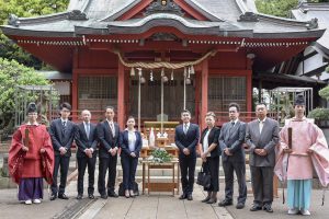 村富神社に集まった会員ら