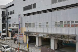 駅舎移設が計画されている京王橋本駅