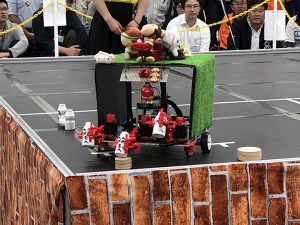 3本腕が特徴のロボット