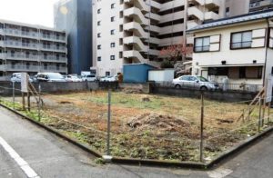 駅から徒歩５分程度離れた建設地