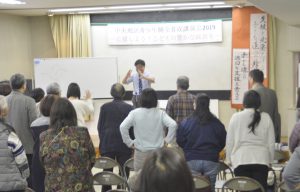 相手の反応で心理状態を試す「エアーキャッチボール」