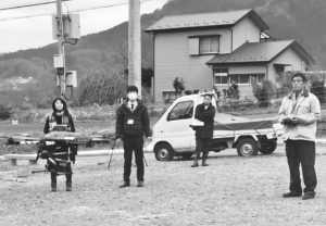 市職員の操縦で飛行するドローン