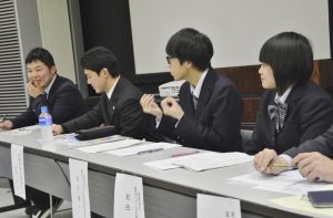 地域づくりについて意見を交えた両市の高校生