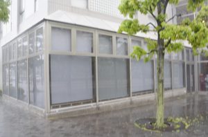 2つの通りに面した立地にある店舗（５月21日撮影）