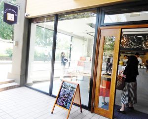 リニア建設予定地に面したカフェ店舗